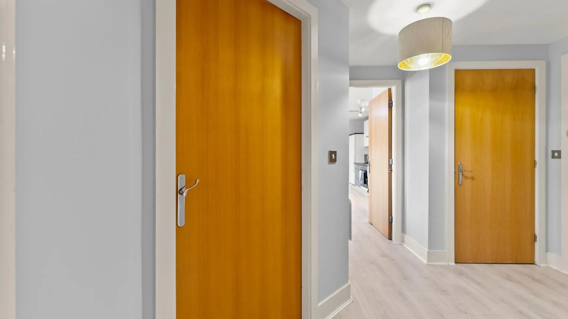 30 Percent Off! Sleek Apartment - 10 Minutes From Leeds Дьюсбери 0*,  Великобритания