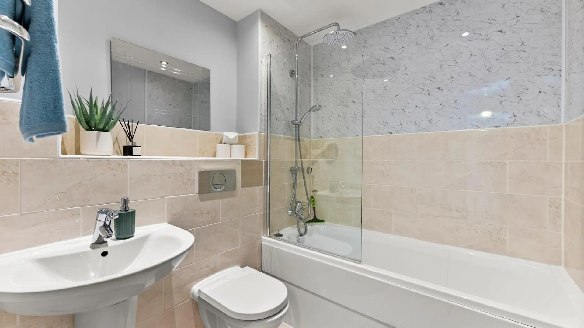 30 Percent Off! Sleek Apartment - 10 Minutes From Leeds Дьюсбери 0*,  Великобритания