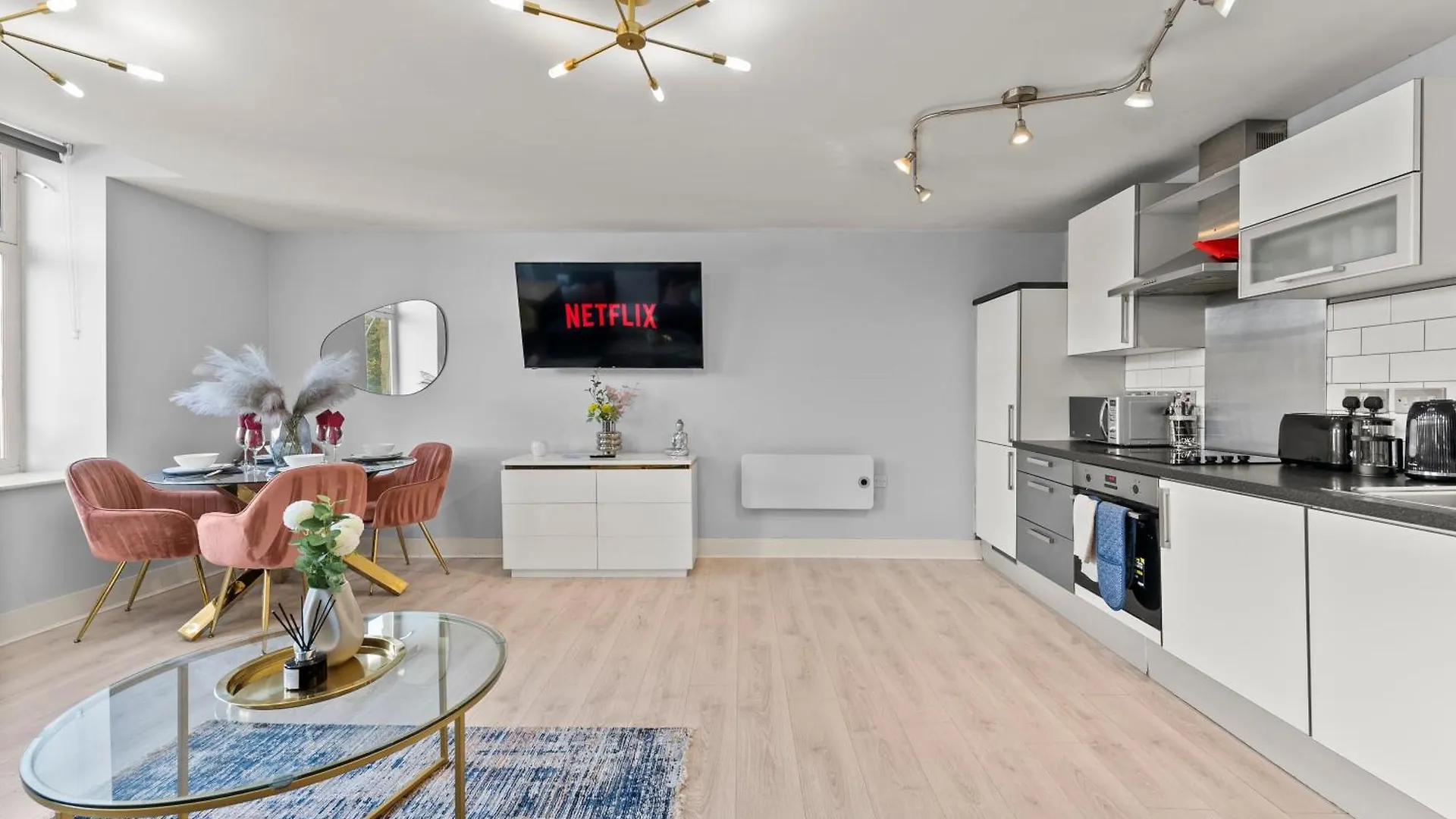 30 Percent Off! Sleek Apartment - 10 Minutes From Leeds Дьюсбери Великобритания