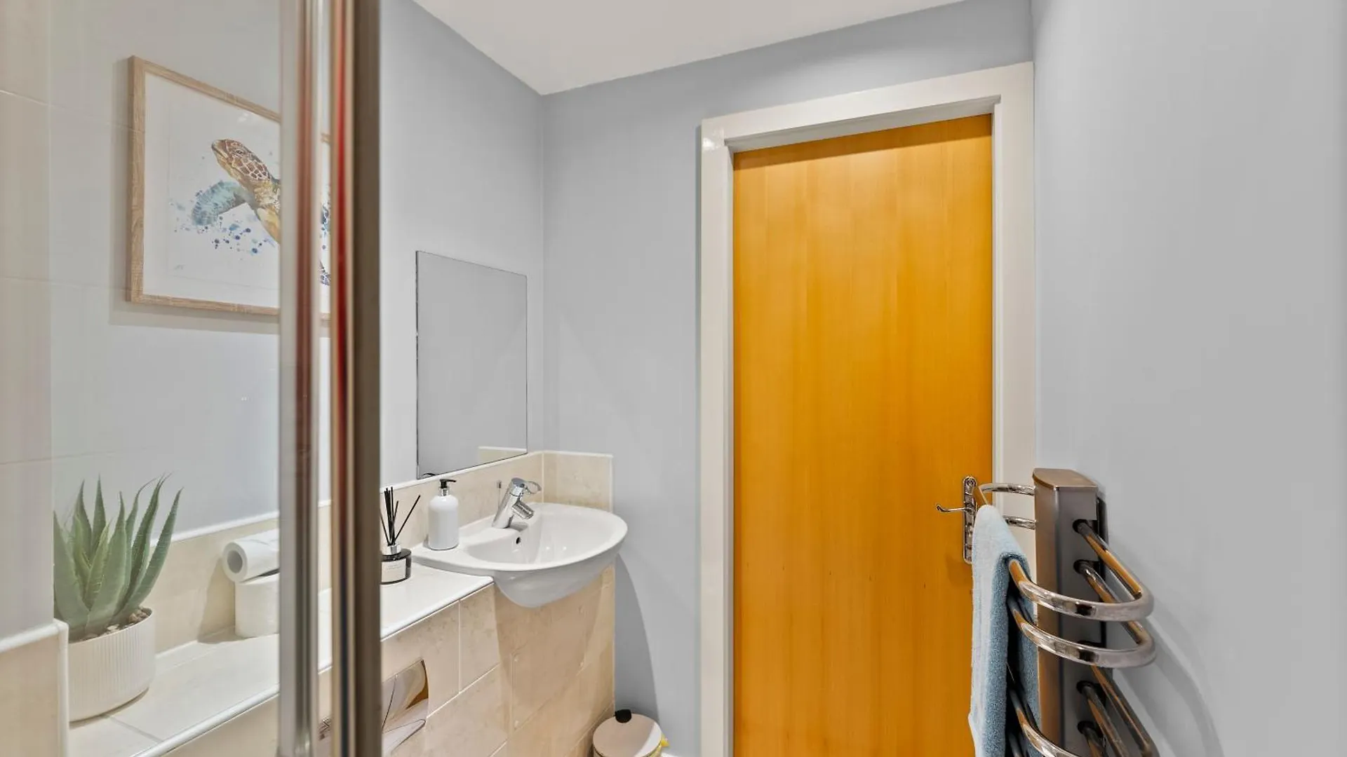 30 Percent Off! Sleek Apartment - 10 Minutes From Leeds Дьюсбери Великобритания